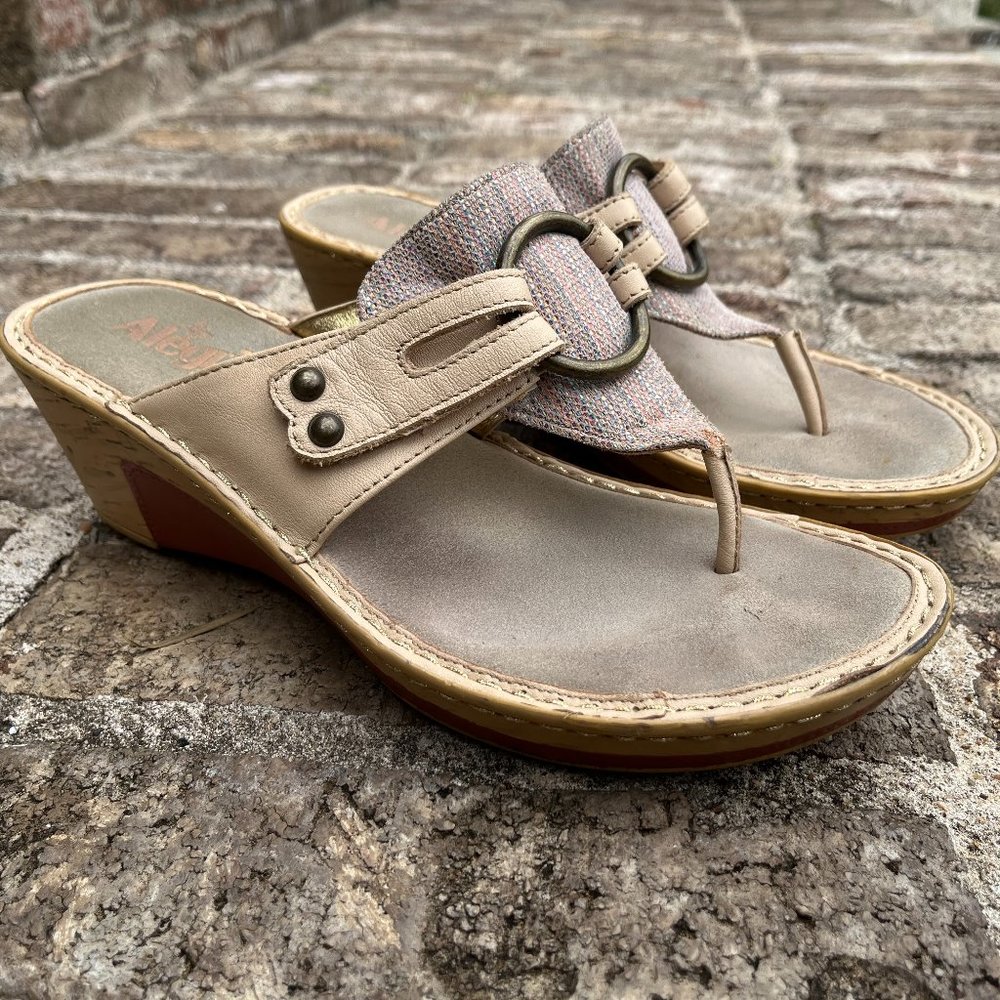 Alegria Lola Naturally Size 39 Thong Sandal Wedge Heel Neutral Adjustable